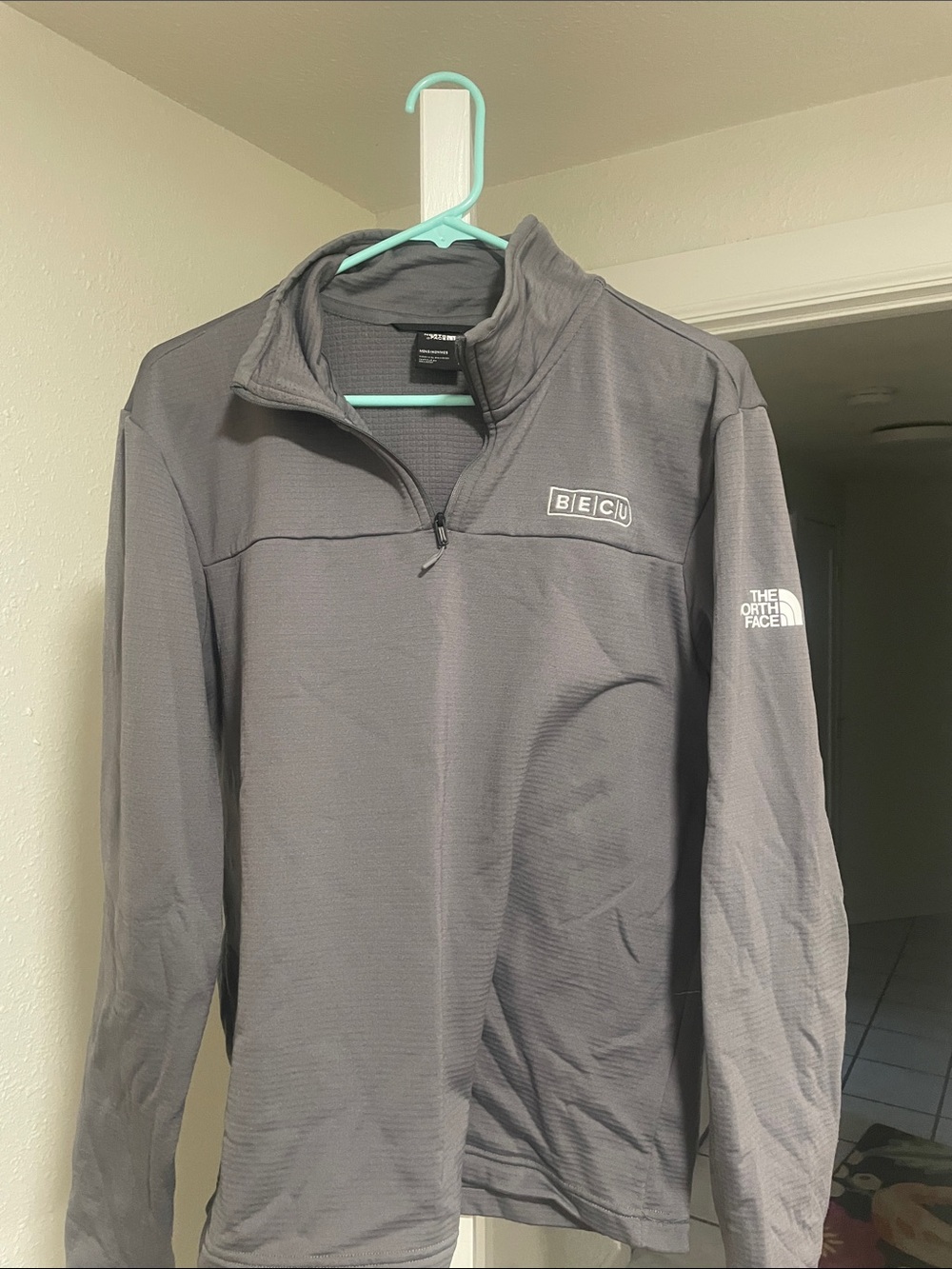 The North Face Men's Gray Quarter-Zip Lightweight Pullover